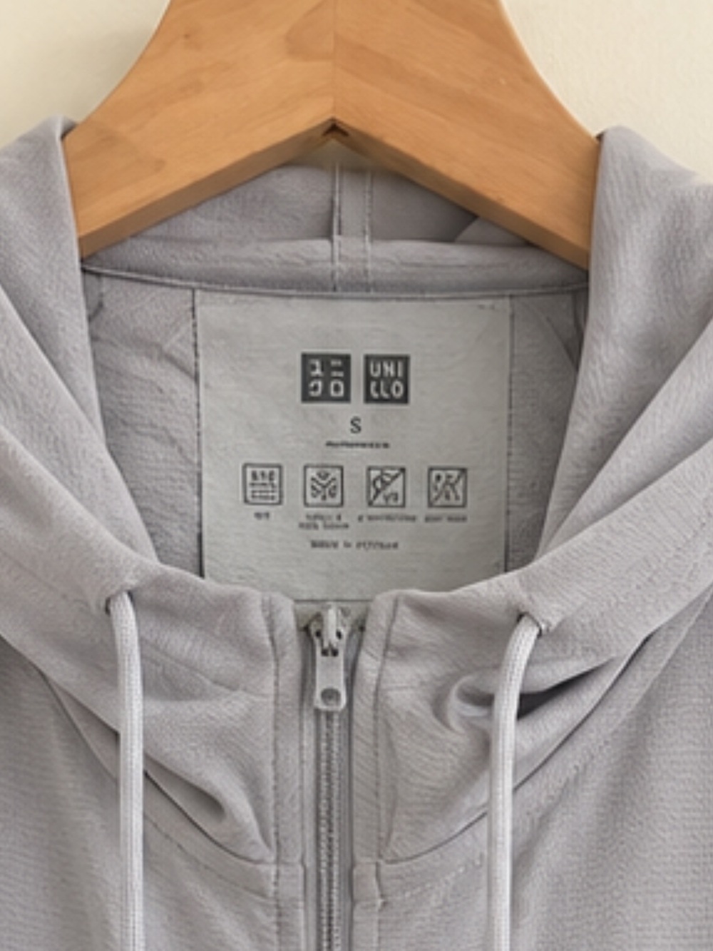 UNIQLO Gray/Purple AIRism UV Protection Full Zip Hoodie - Picture 3 of 5